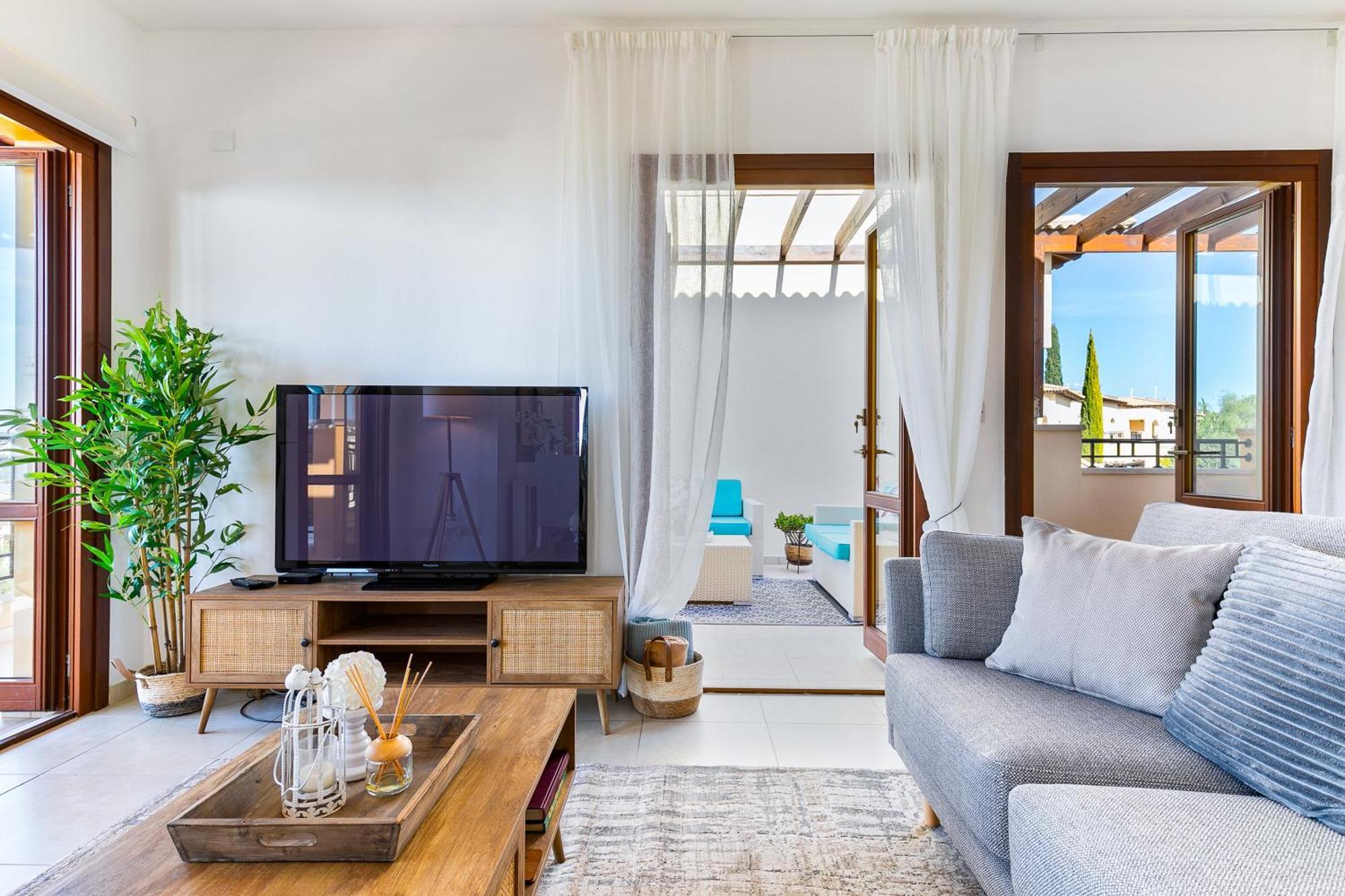1 Bedroom Apartment Pyrgos With Beautiful Sea And Sunset Views, Aphrodite Hills Resort Куклия Екстериор снимка