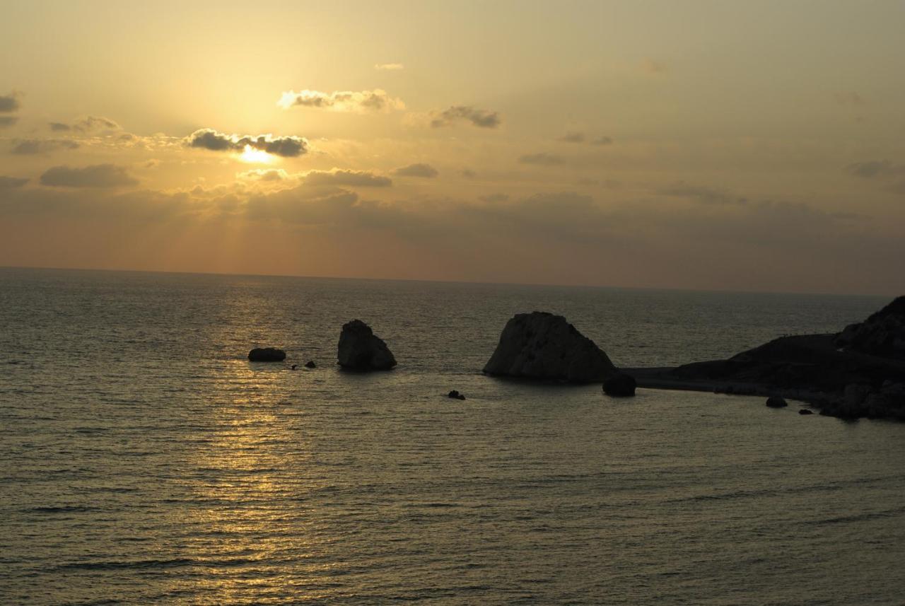 1 Bedroom Apartment Pyrgos With Beautiful Sea And Sunset Views, Aphrodite Hills Resort Куклия Екстериор снимка